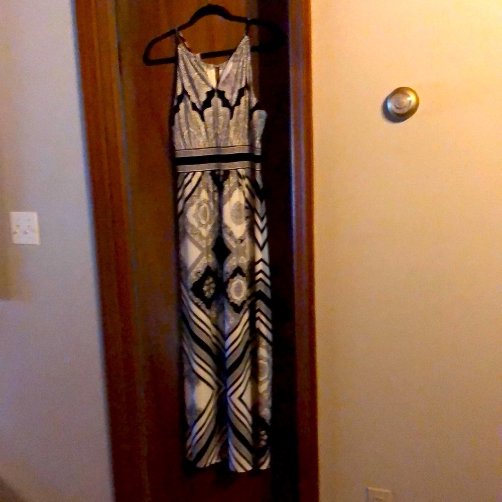 Size Large - black/white print-like new